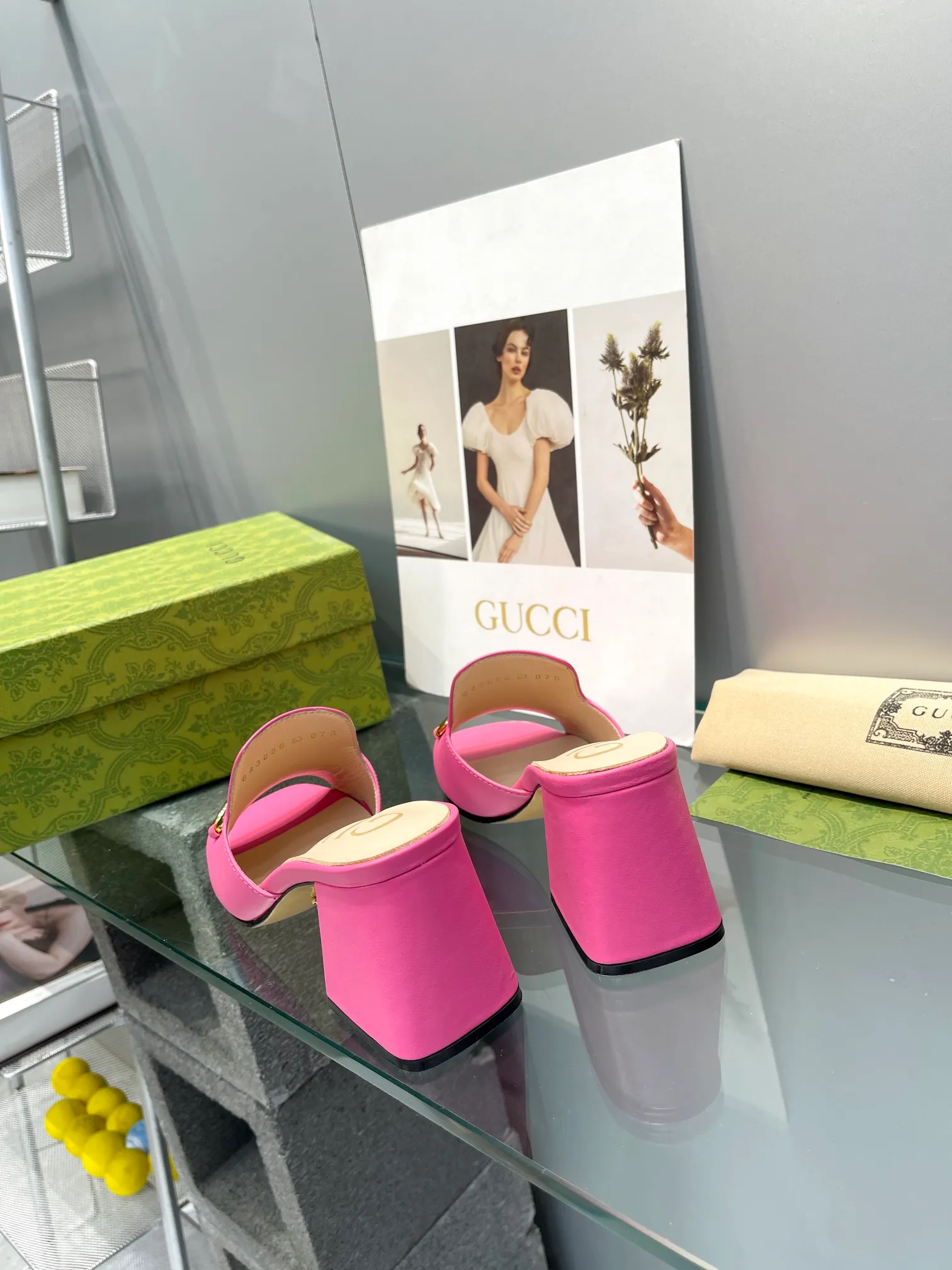 👟👟Ex-factory price 460👟👟 gucci 2024 early spring new thick heel retro shoes with horsebit, Internet celebrity hot sandals, super versatile fashion items. Original 1:1 customized. It is worth mentioning the packaging. This year’s G family’s packaging is really high-end, and the original packaging is presented.  Material: original custom imported oil-waxed ancient soft sheepskin. Lining: high-end customized sheepskin. Italian genuine leather outsole. Heel height: 7.5cm. Heel electroplated gold+covered leather. Size: 34-41 (34, 40, 41 customized)